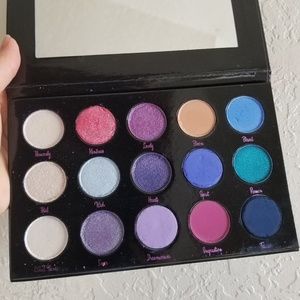 Alma eyeshadow palette